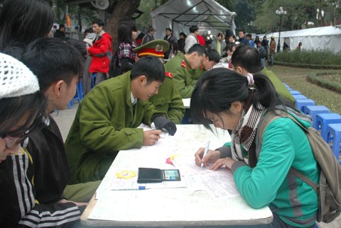 Young people register to donate blood in Hanoi on January 9. (Photo:VOV)